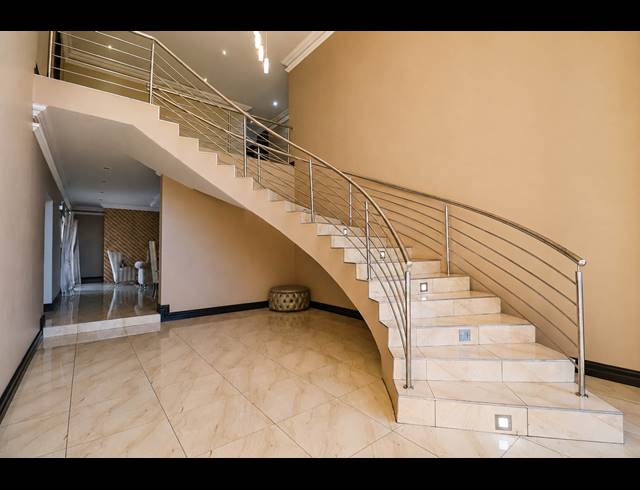 4 BEDROOM GOLF ESTATE FOR SALE IN BLUE VALLEY GOLF ESTATE